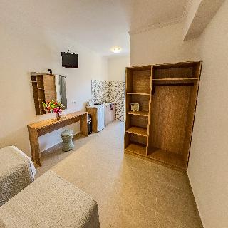 Athina Apts