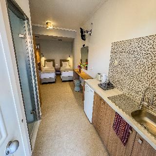 Athina Apts
