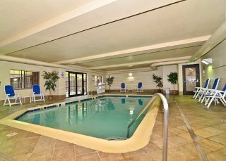 Pool
 di Comfort Suites at Evergreen Parkway