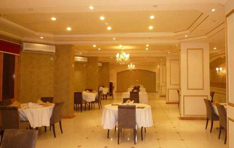 Restaurant
 di Borg al Watheer Hotel
