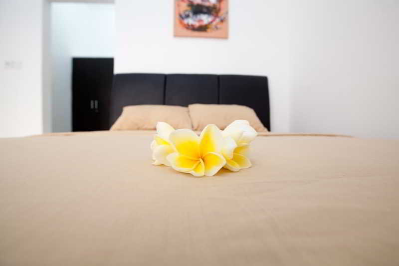 Room thumbnail 6