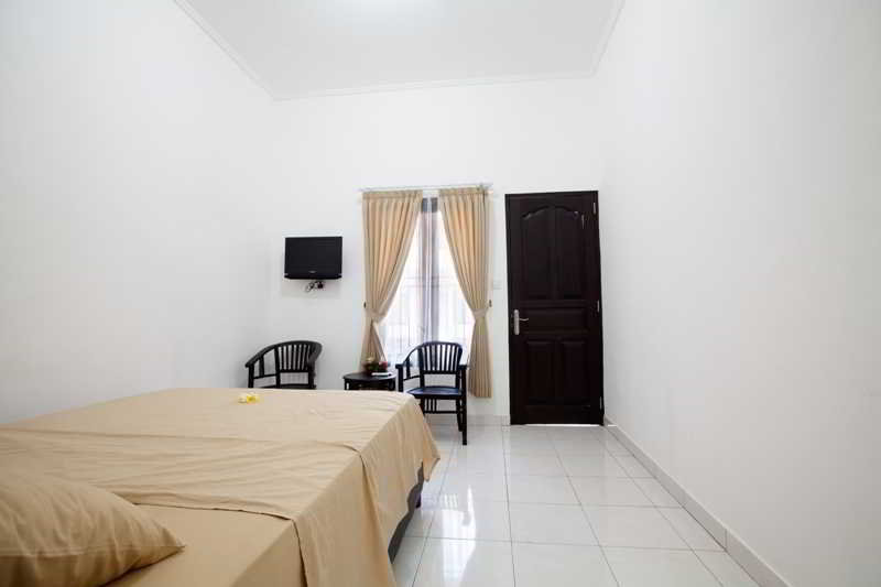 Room thumbnail 3