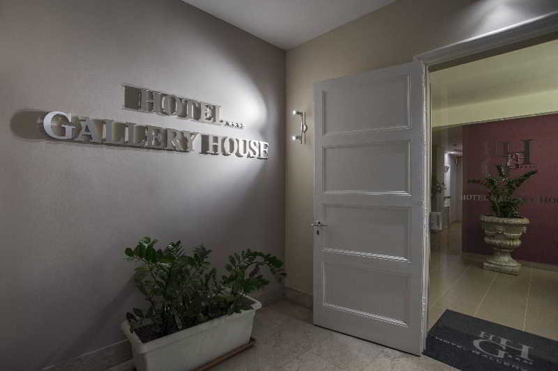 Smart Hotel Gallery House