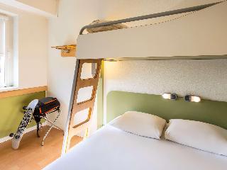 Standard Family Room 1 double bed and a bunk bed