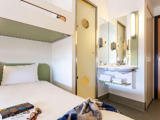 Standard Family Room 1 double bed and a bunk bed