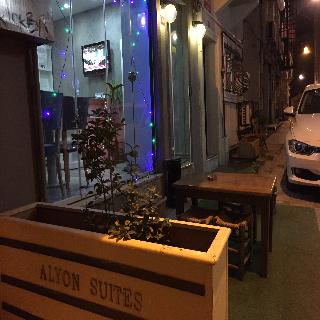Alyon Apartments