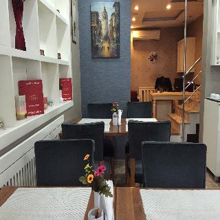 Alyon Apartments