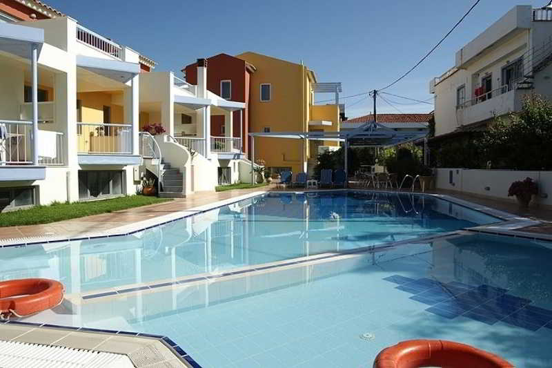 Pool
 di Nirrides Apts sutdios