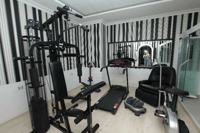 Sports and Entertainment
 di Teona Otel