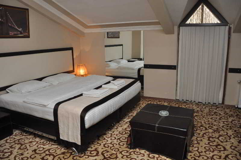 Room
 di Teona Otel