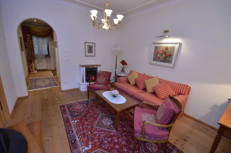 Room
 di Schwarzer Adler Aquila Nera