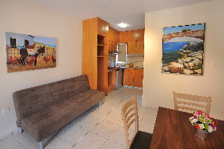 Room
 di Nelia Gardens