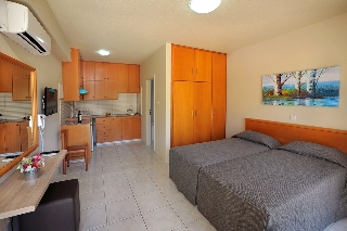 Room
 di Nelia Gardens