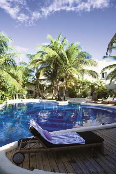 Pool
 di Waves Beach Resort - All Inclusive