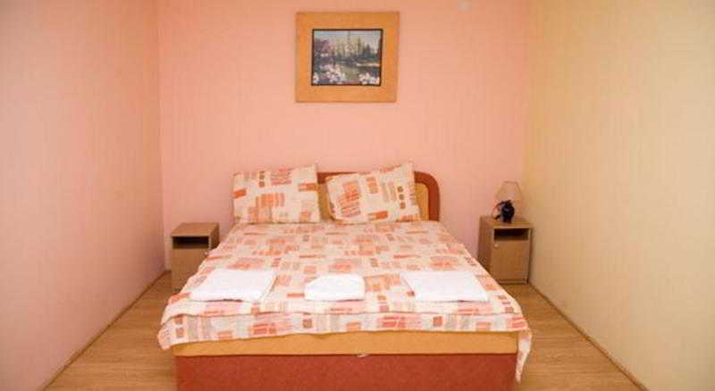 Room thumbnail 8