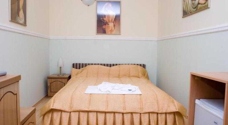 Room thumbnail 9