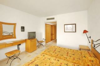 Room thumbnail 4