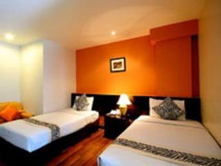 Room thumbnail 4