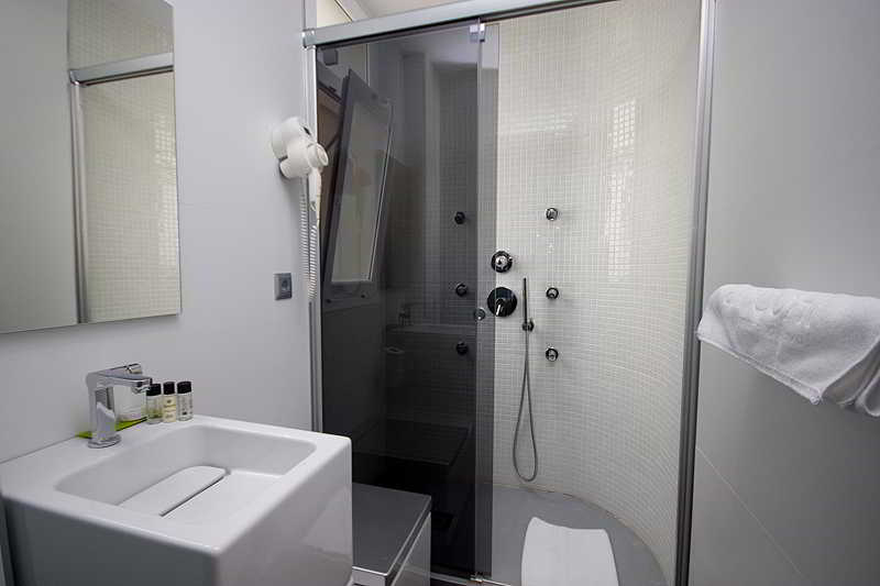 Room
 di Irooms Rooms