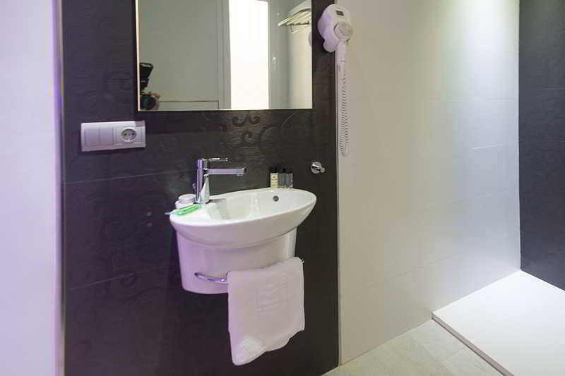 Room
 di Irooms Rooms