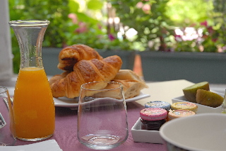Terrace
 di QUALYS-HOTEL Le Pavillon d'Enghien
