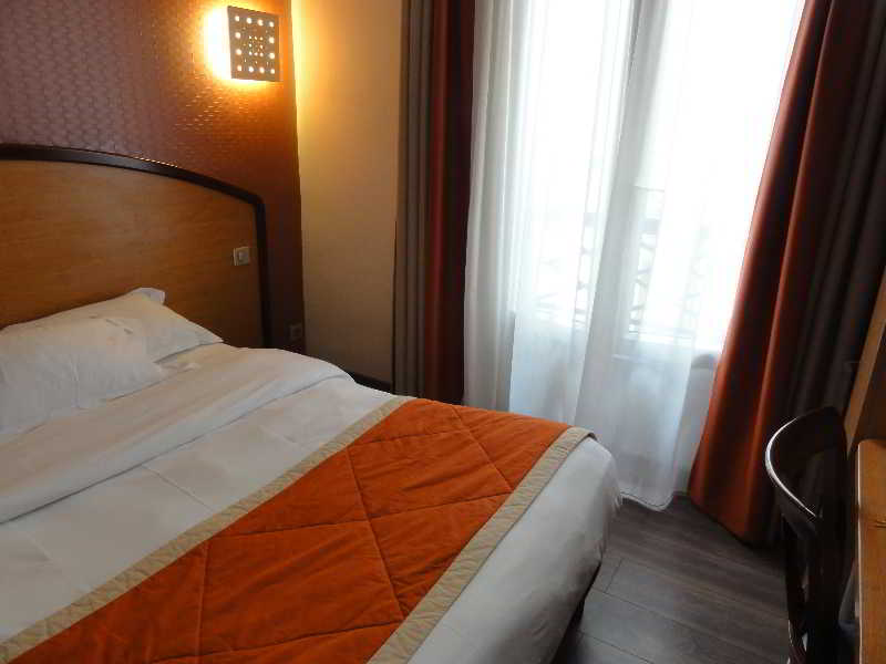 Room thumbnail 4