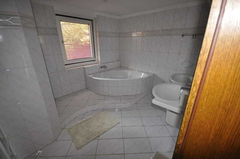 Room
 di Piller Haus