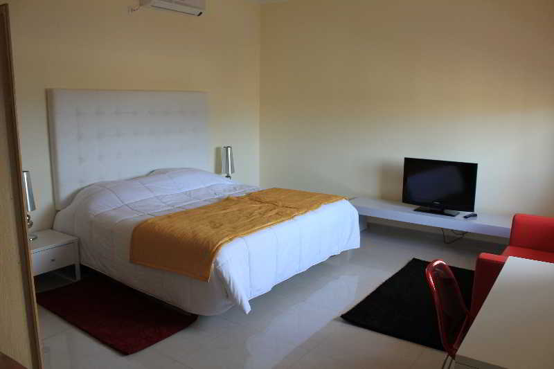 Room thumbnail 1