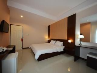 Room thumbnail 8