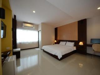 Room thumbnail 9
