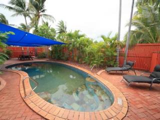 Pool
 di Coconut Grove Holiday Apartments
