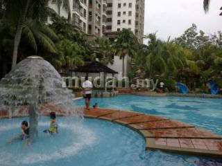 Pool
 di Family Apartment @ Mahkota Hotel Melaka