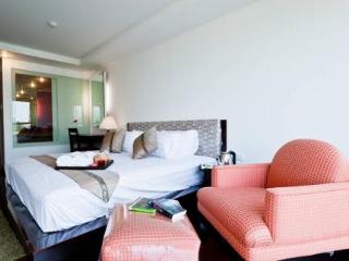Room thumbnail 6