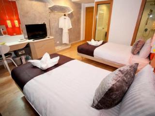 Room thumbnail 4