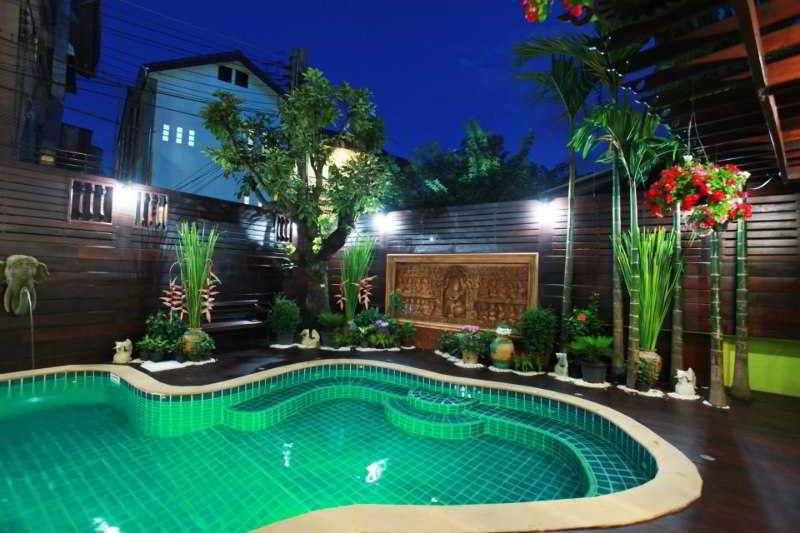 Pool
 di Rich Lanna House