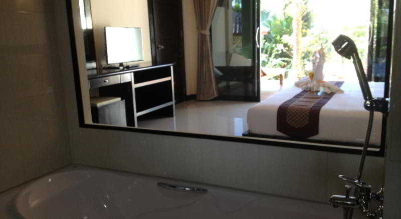 Room thumbnail 2