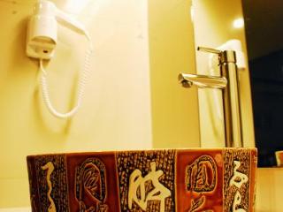 Room thumbnail 9