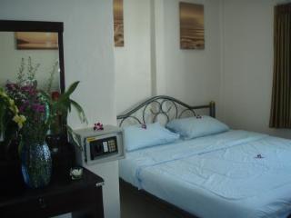 Room thumbnail 6