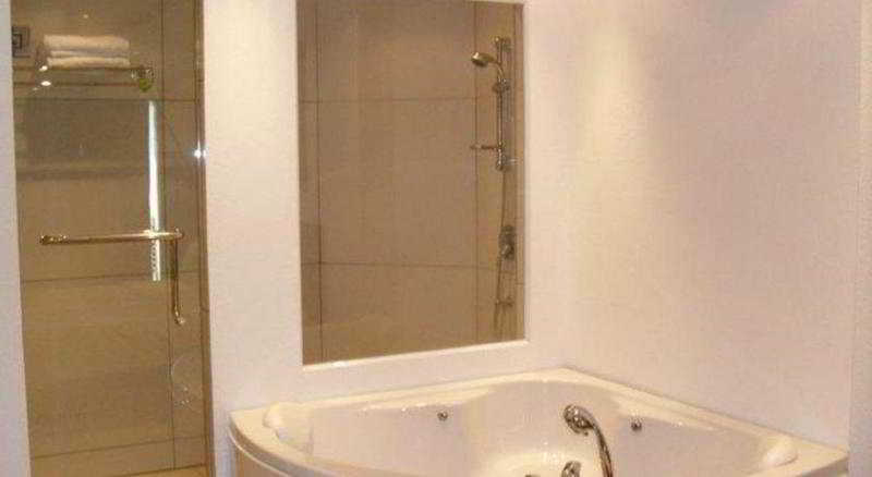 Room thumbnail 16
