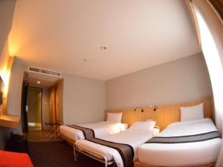 Room thumbnail 52