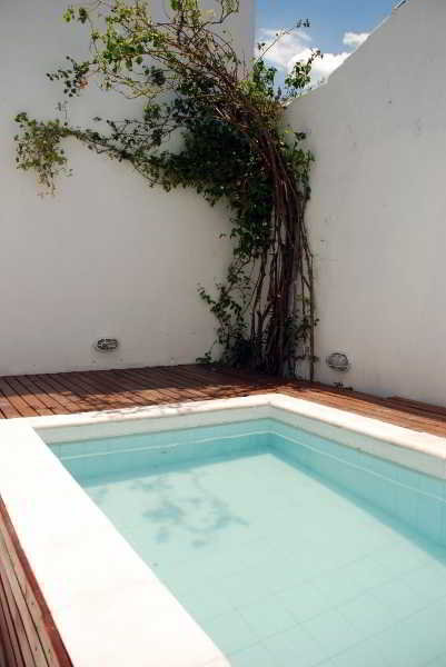 Pool
 di Urbanian Hostel