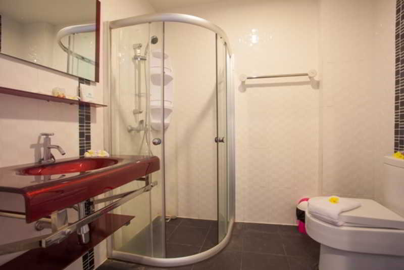 Room thumbnail 3