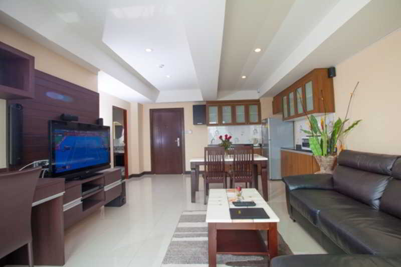 Room thumbnail 4