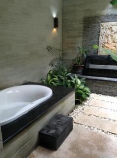 Room thumbnail 8