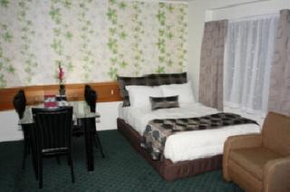 Airport Travel Air Motor Inn