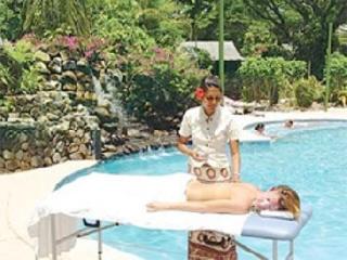 Sports and Entertainment
 di First Landing Beach Resort  Villas