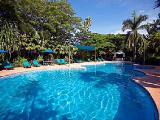 Pool
 di First Landing Beach Resort  Villas