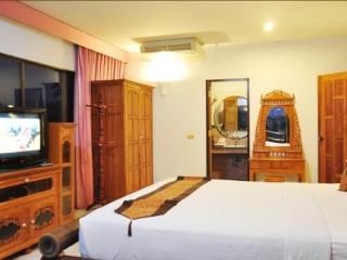 Room thumbnail 4