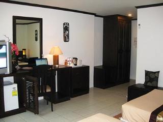 Room thumbnail 3