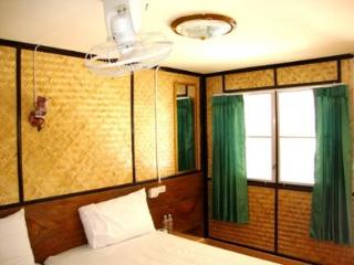 Room thumbnail 4
